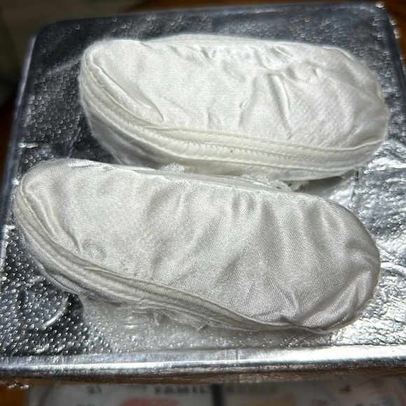 Christening booties satin & lace with ribbon ties infant size vintage 36 years - Picture 2 of 11